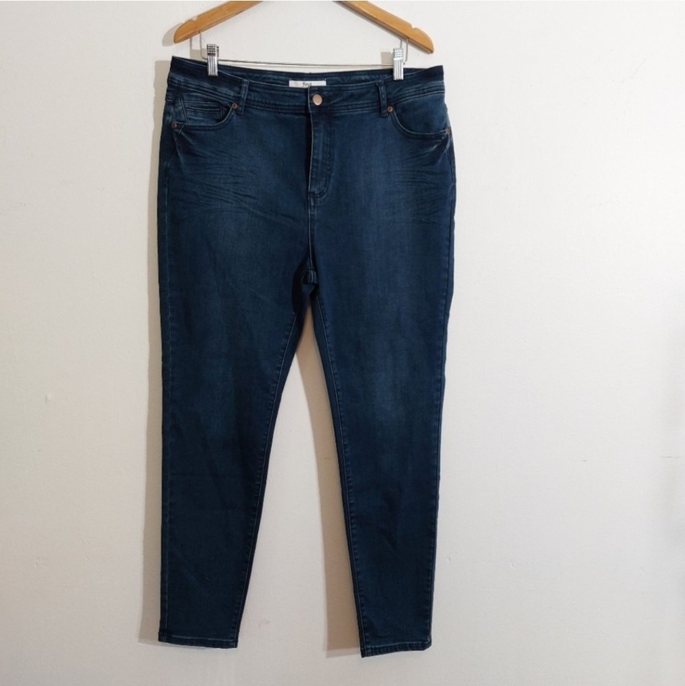find. Dark Wash Soft Denim Blue Skinny Jeans Women's Plus Size 36W 29L